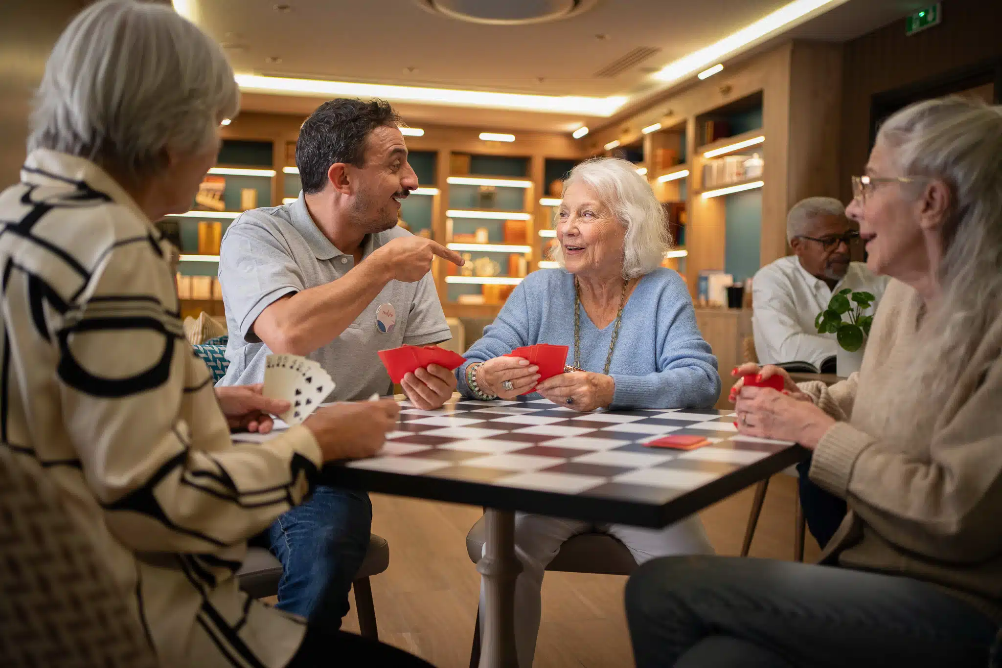 7 jeux de société pour seniors - 1001 residences seniors