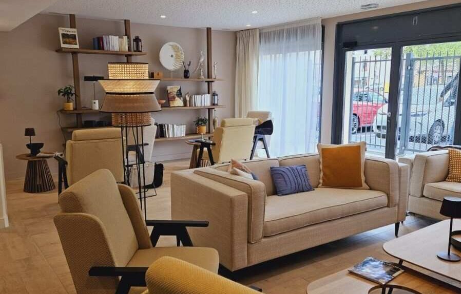 Villefranche salon