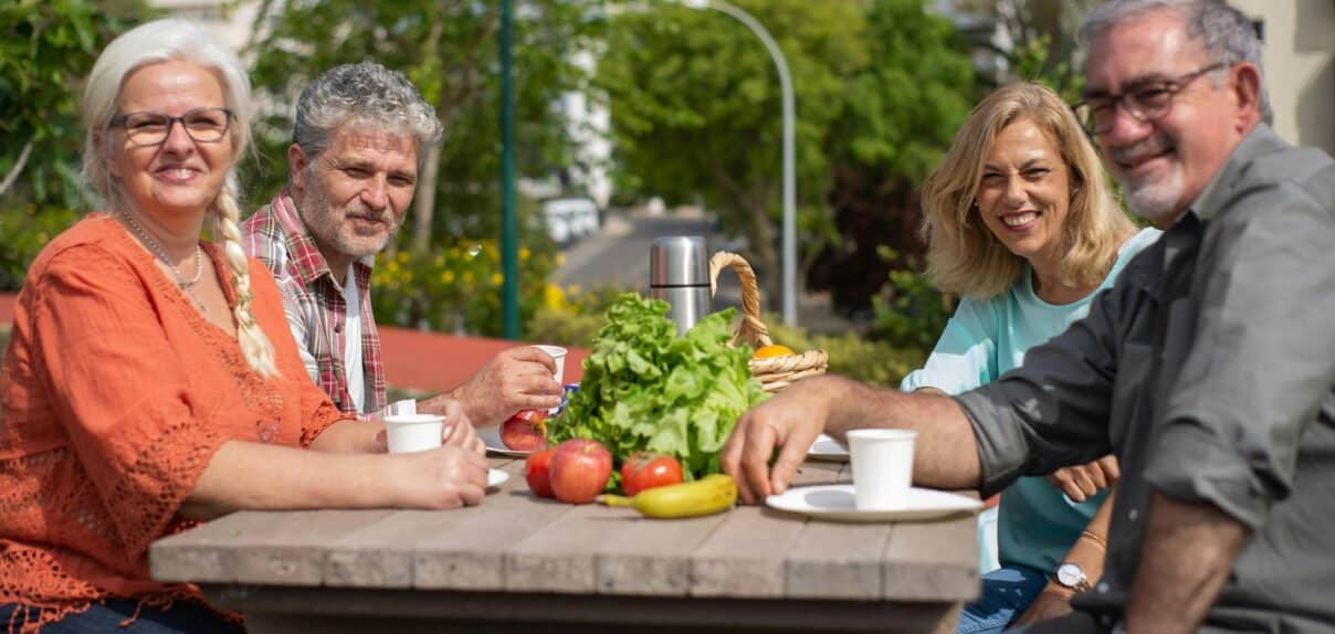4 résidents seniors de la résidence service seniors Nohée