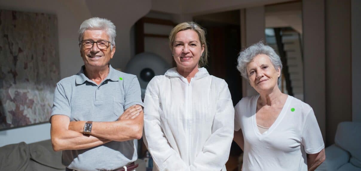 2 seniors et leur enfant aidant