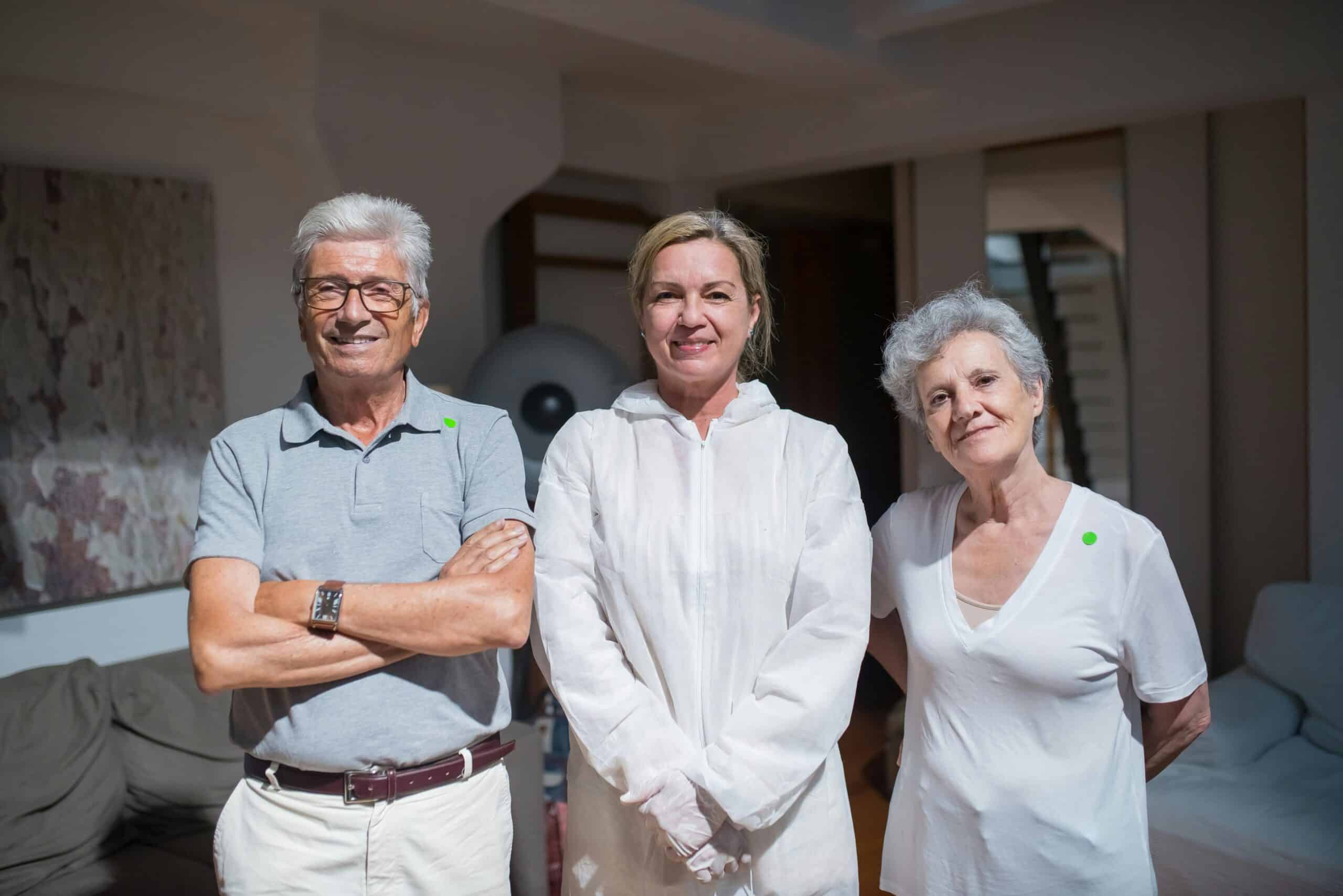 2 seniors et leur enfant aidant